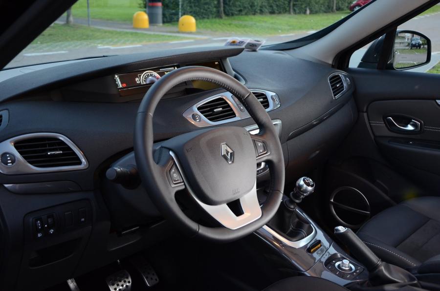 Интерьер Renault Scenic XMod Cross 2013 года  (IT) (фото 5 из 28)